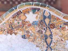 Detalle de un banco del Parque Güell. Barcelona. Antonio Gaudí.